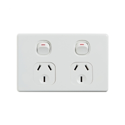 4C | Elegant Double Power Point 250V 10A - Horizontal 040.0.0098