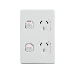 4C | Elegant Double Power Point 250V 10A - Vertical 040.0.0099